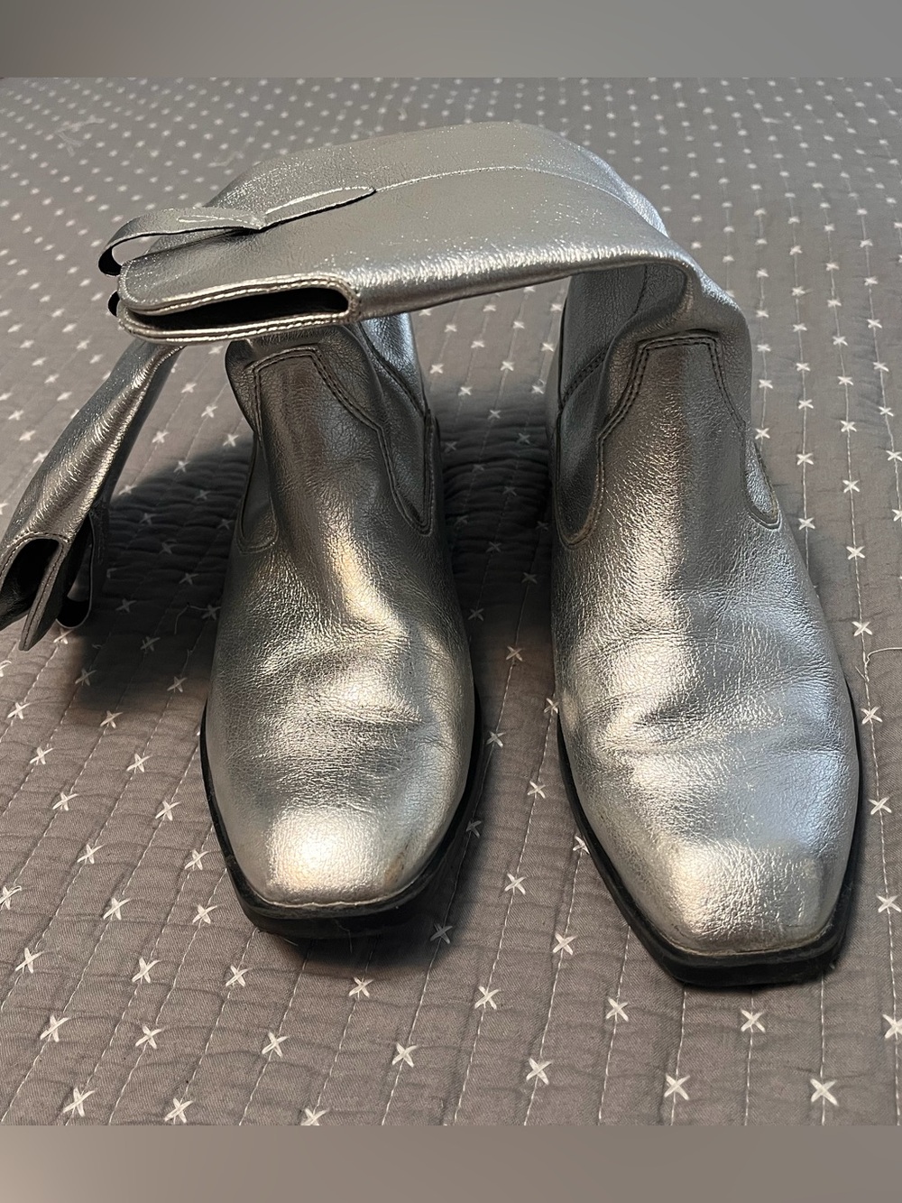 Girls Metallic Silver Slip-On Leather Boots